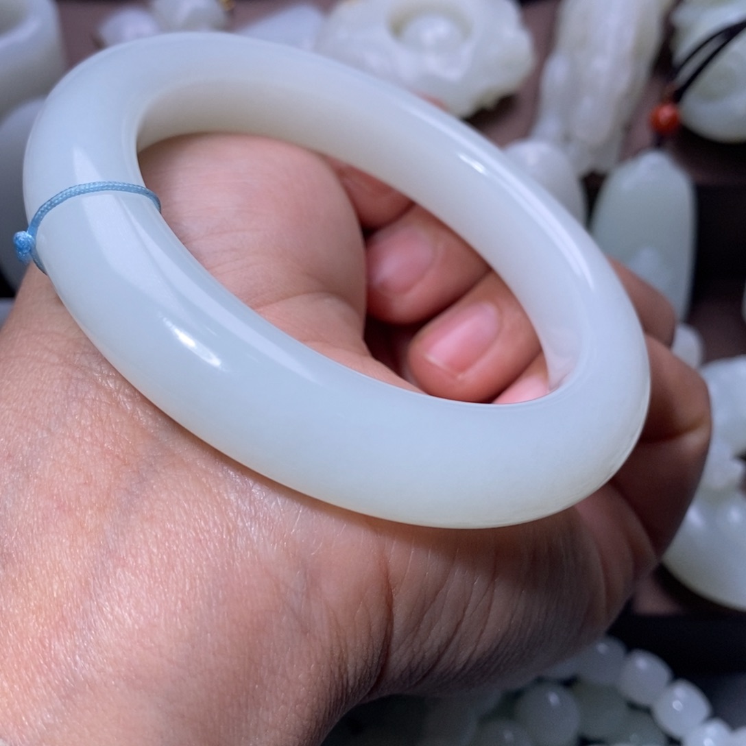 和田玉手镯未镶嵌