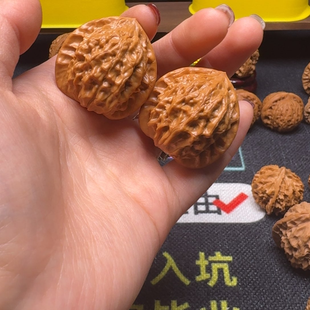文玩核桃吊坠36瓷娃娃