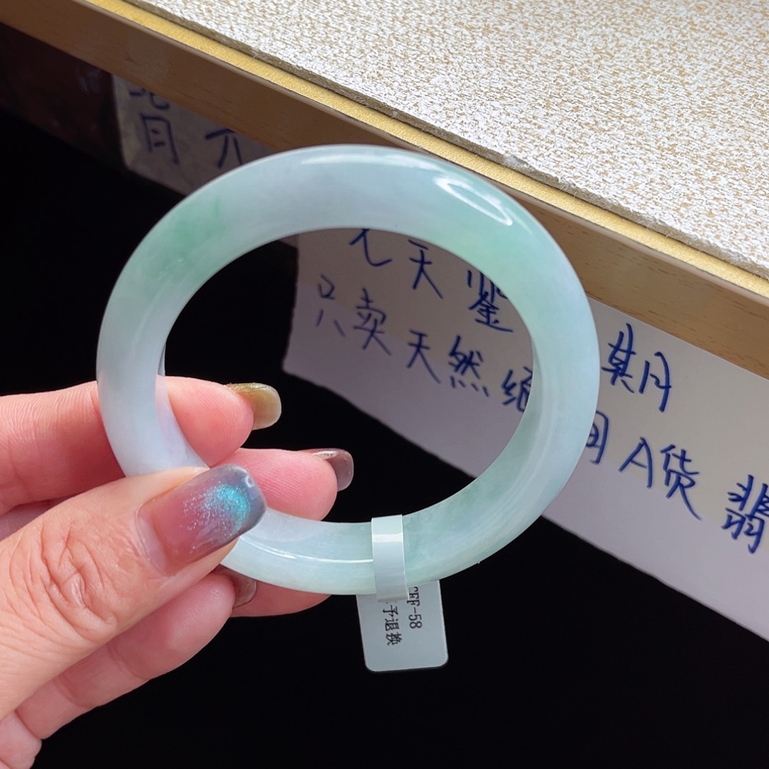 翡翠手镯未镶嵌手镯