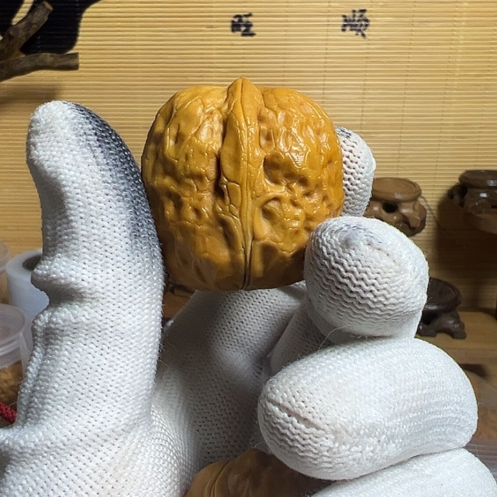 文玩核桃吊坠粗筋瓷娃娃22号