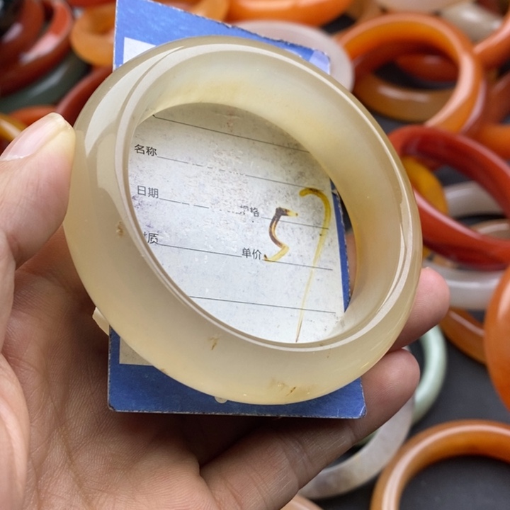 未镶嵌手镯石英质玉