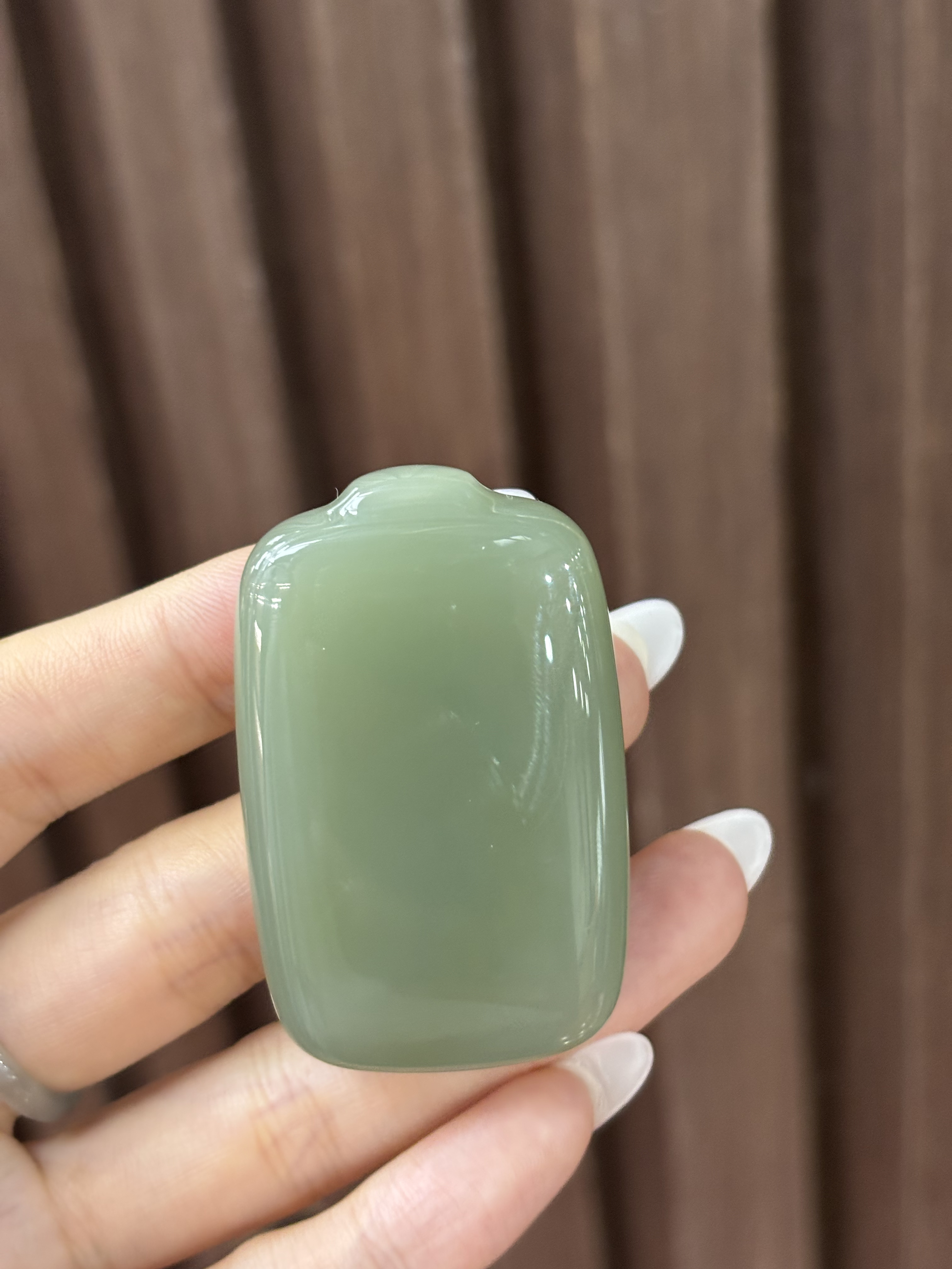 062608WM和田玉湖水绿无事牌吊坠约51.5*32.4*11.8多样性发其一