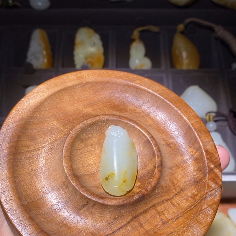 【闪购商品】颈饰未镶嵌和田玉（糖玉）