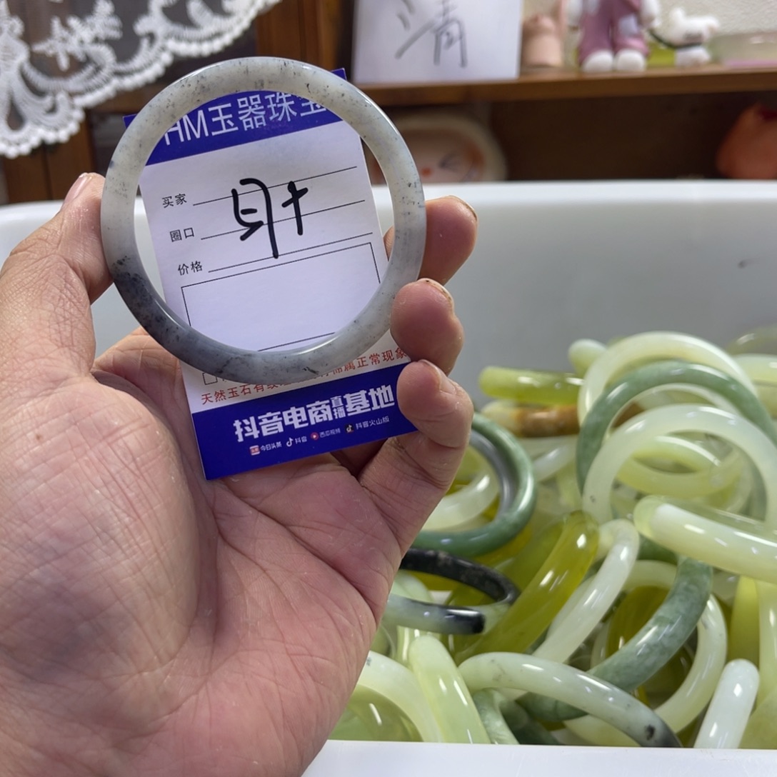 蛇纹石玉未镶嵌手镯251