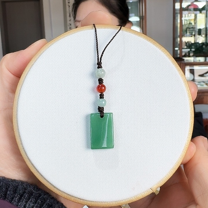 密玉（石英质玉）吊坠合金