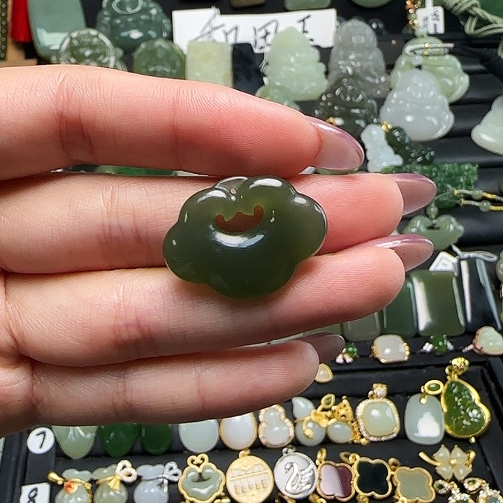 颈饰未镶嵌和田玉