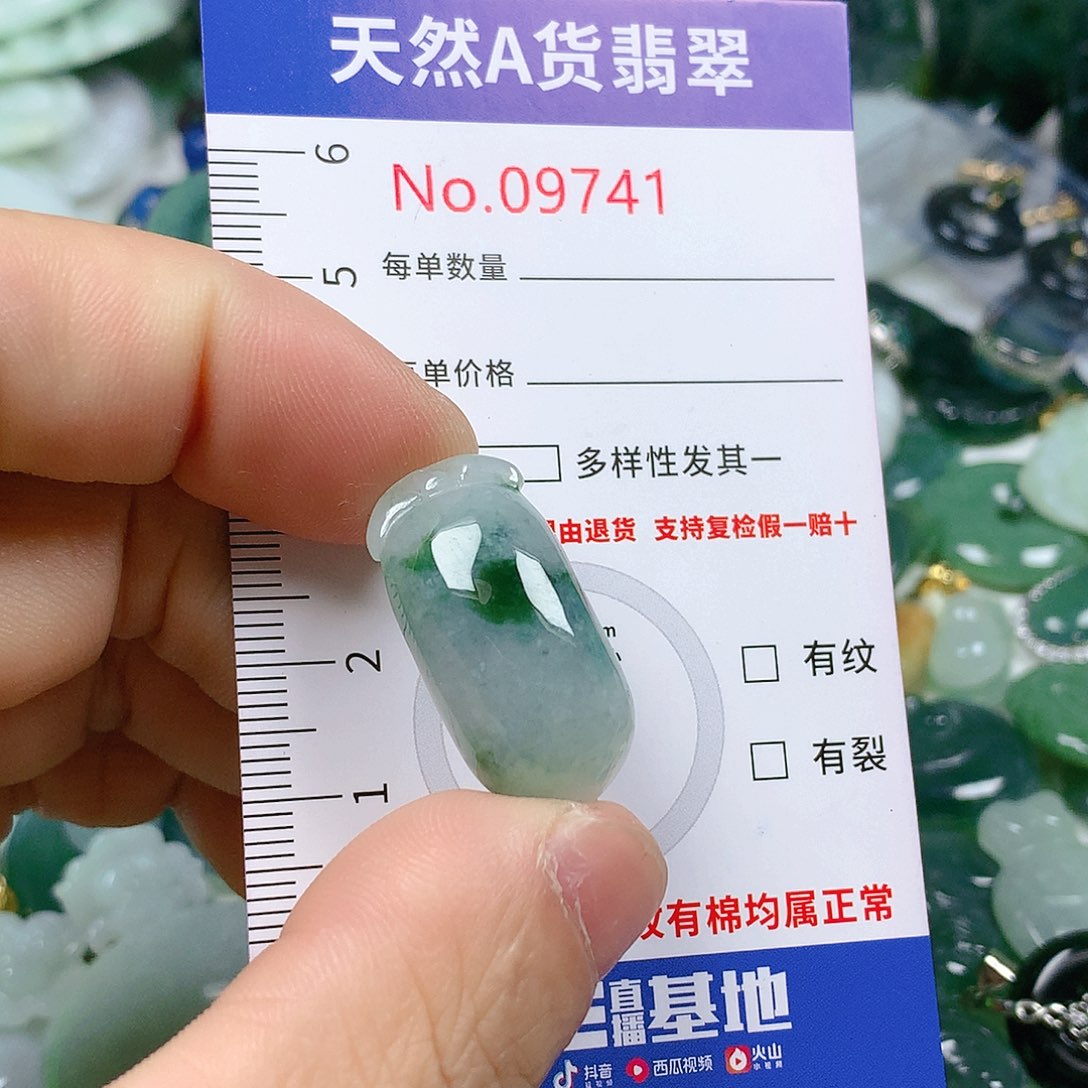 翡翠颈饰未镶嵌天然翡翠