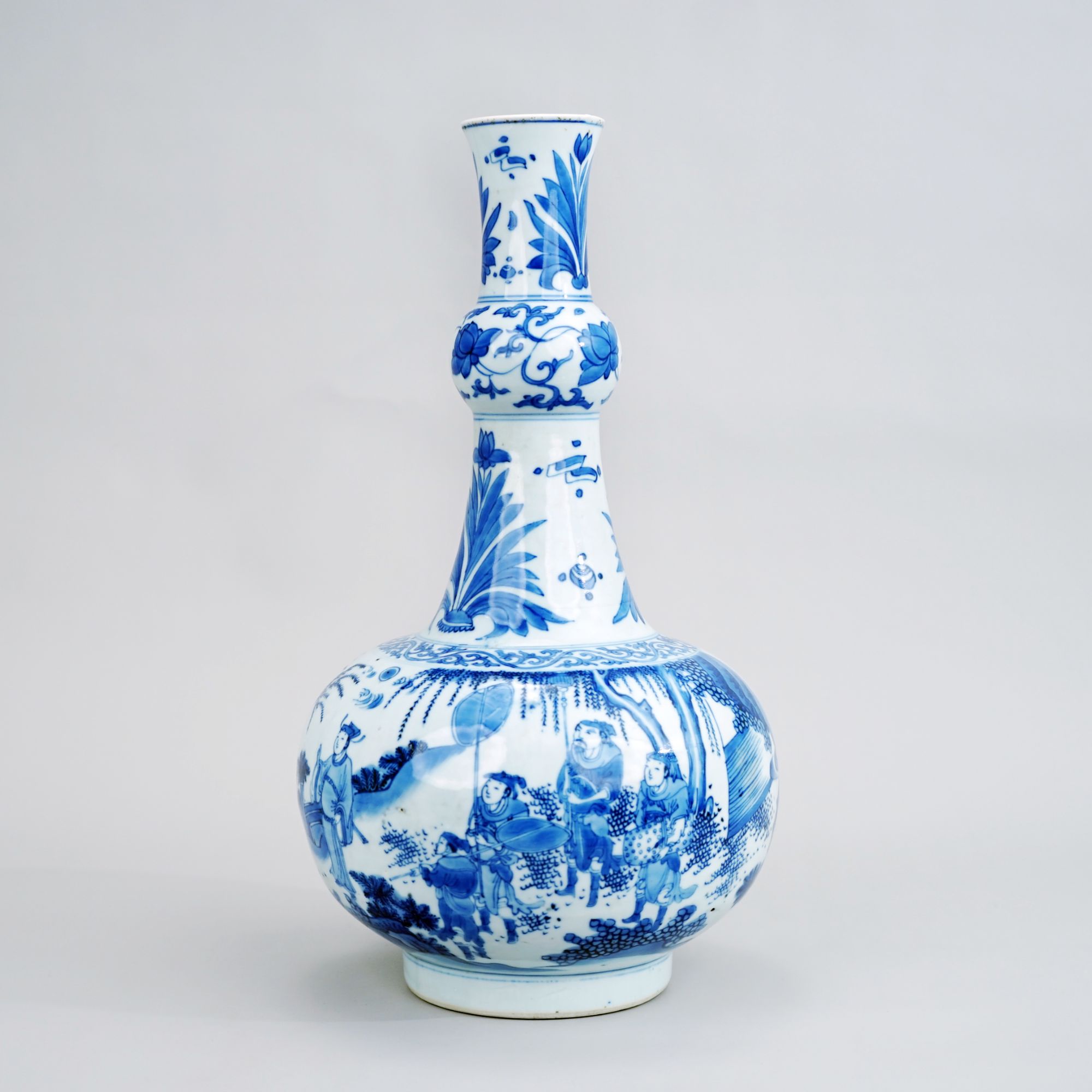 （拍卖商品）明崇祯  青花人物故事蒜头瓶