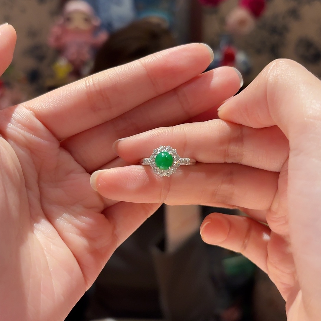 翡翠戒指18K金镶嵌戒指