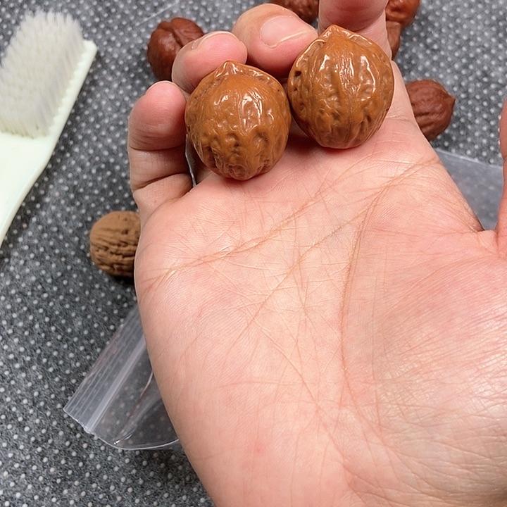 文玩核桃吊坠光头强plus