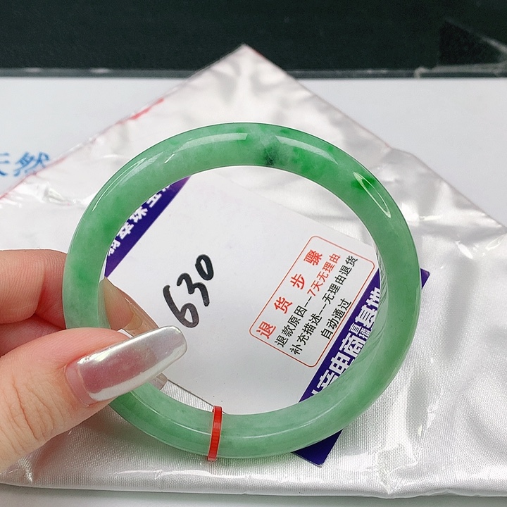 翡翠手镯未镶嵌氧**O翡翠手镯