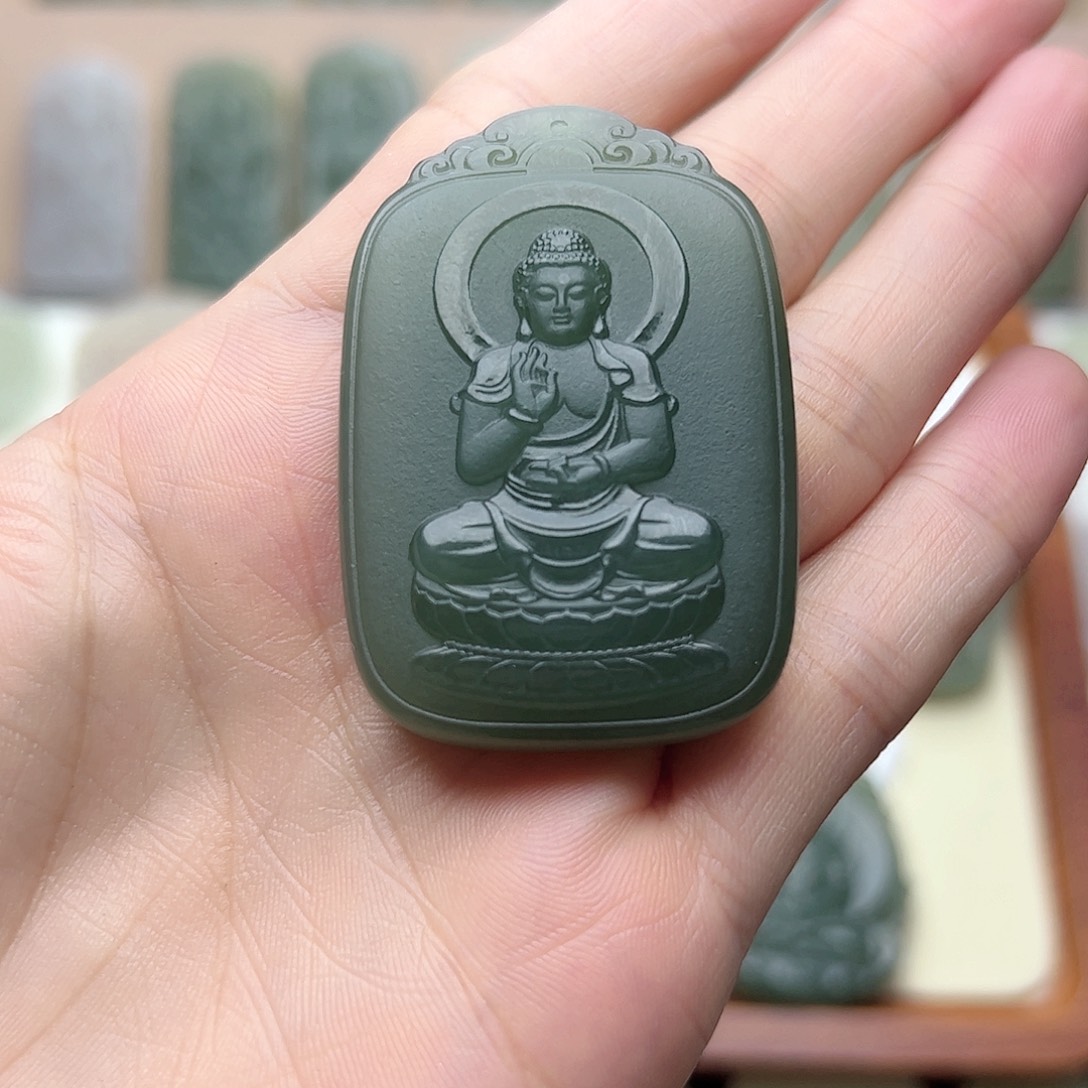 彩***言和田玉未镶嵌颈饰