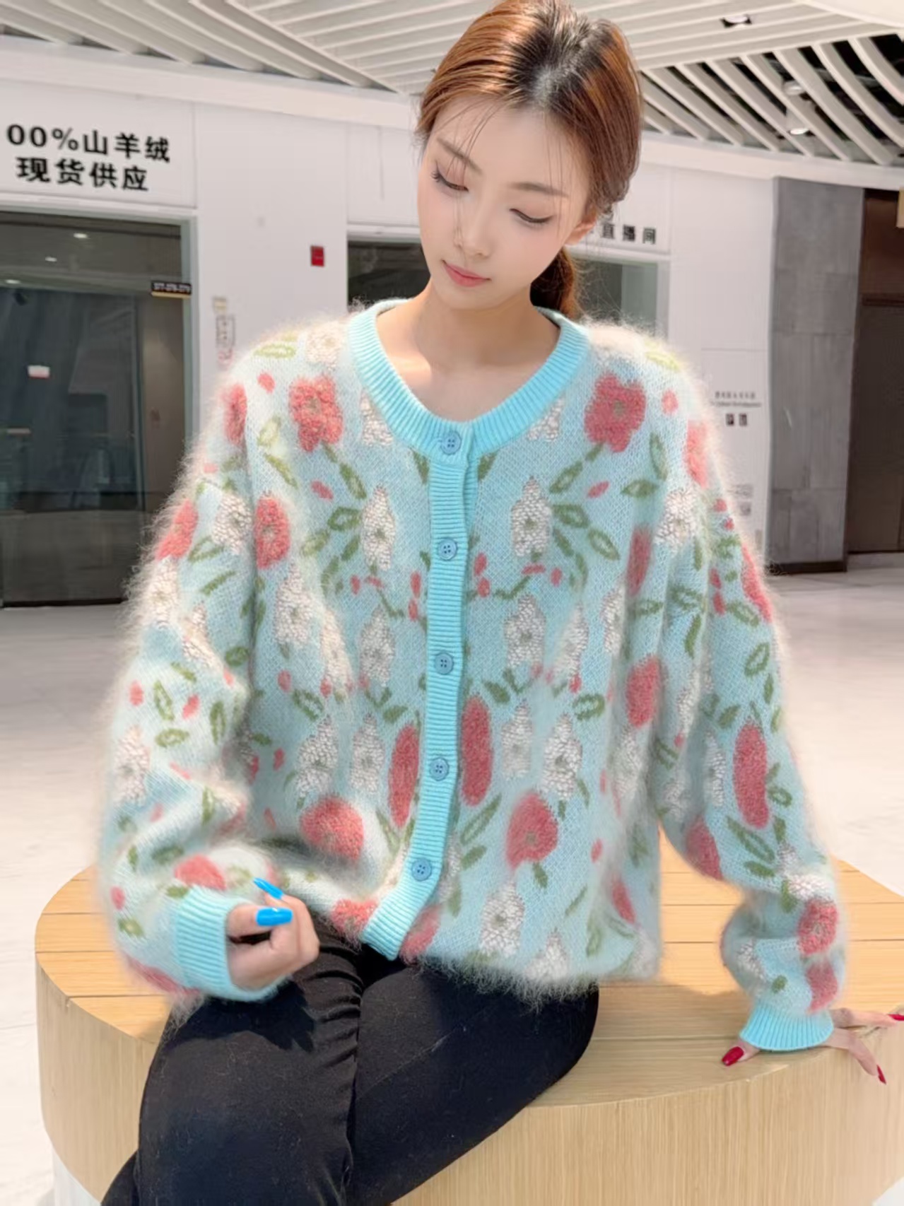 百分百纯山羊绒玫瑰花刺绣秋冬厚款圆领开衫拉绒皇室风拉绒提花款