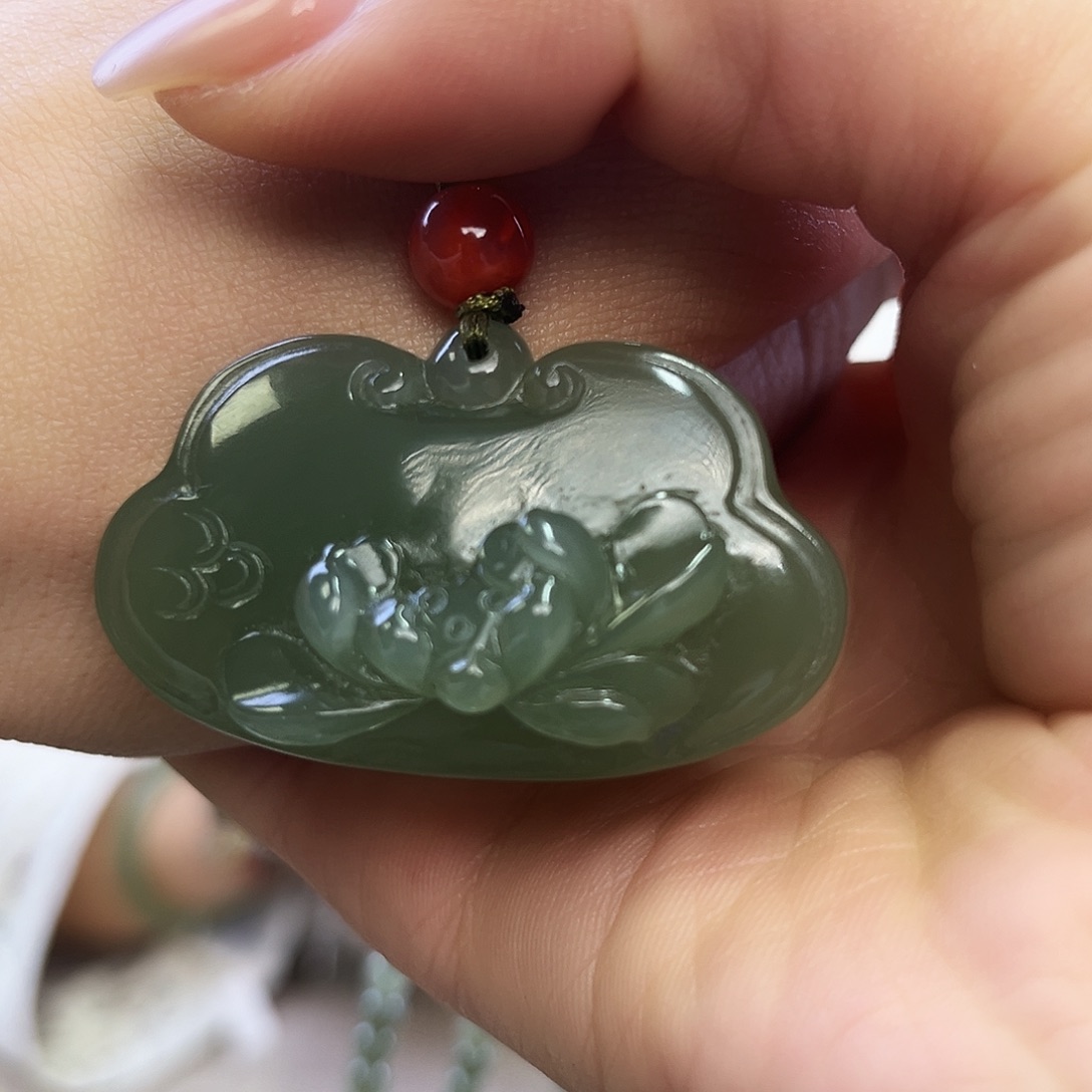 和田玉颈饰未镶嵌锁