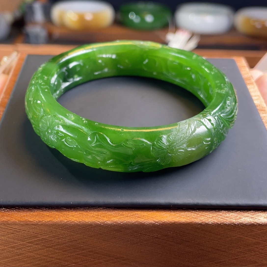 和田玉未镶嵌手镯