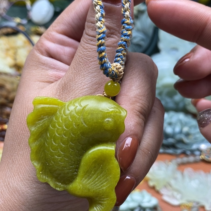蛇纹石玉未镶嵌颈饰