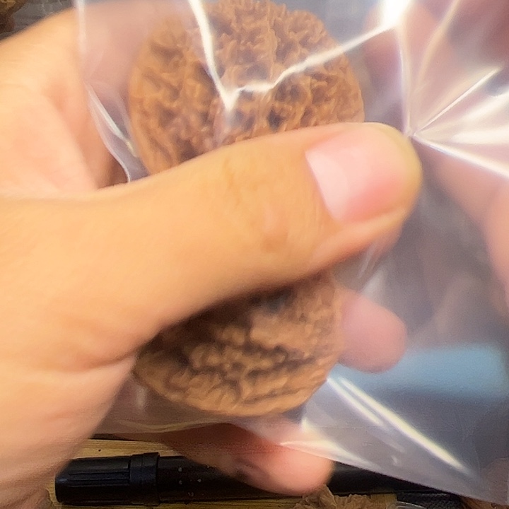 贾***旭吊坠桃核满天星核桃