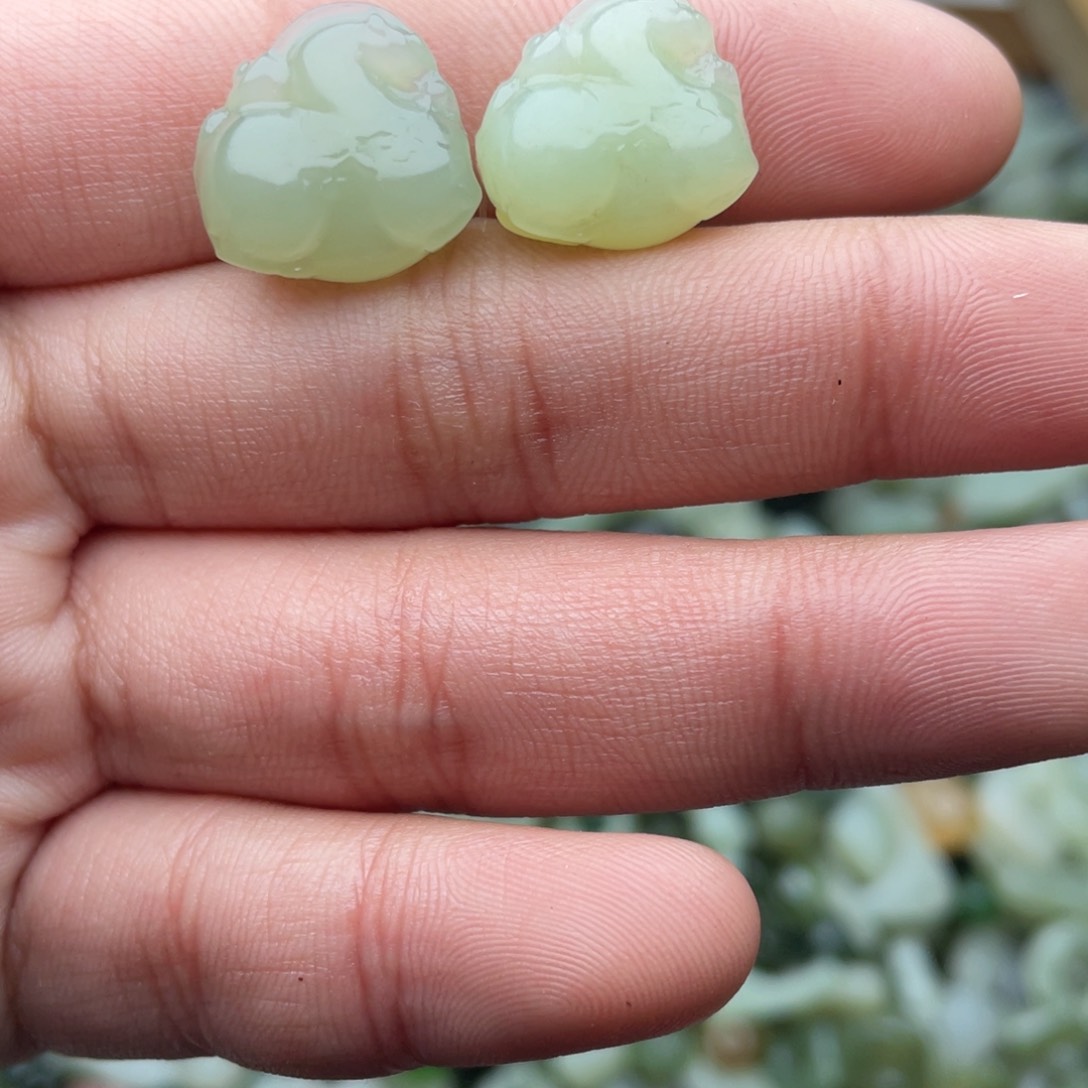 未镶嵌手绳和田玉兔**7