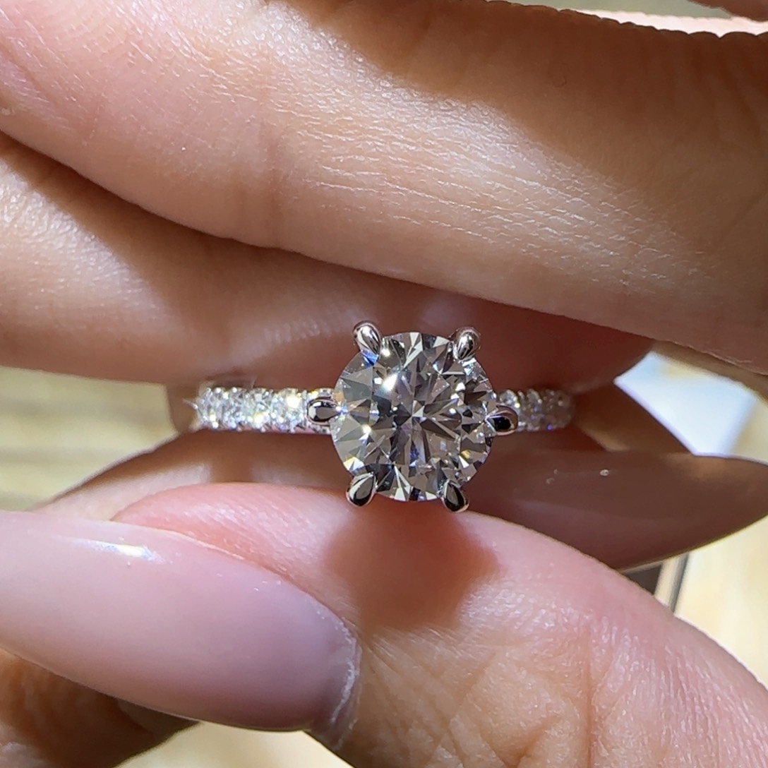 实验室培育钻石18K金镶嵌皇冠1卡16