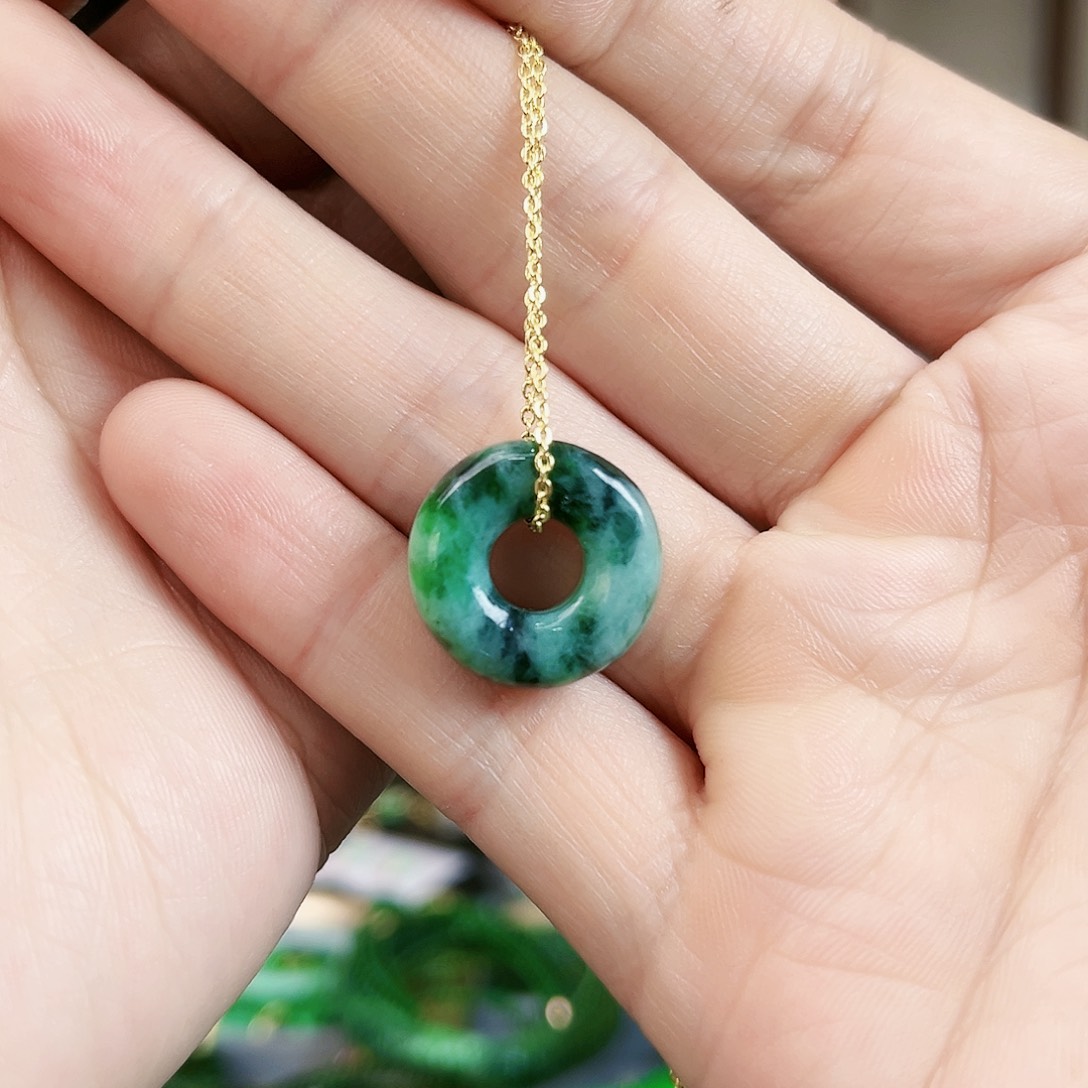 翡翠颈饰未镶嵌吊坠多样性