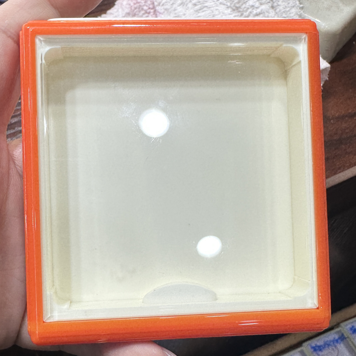小陆橘黄色大方薄款黄蛉盒，玻璃面板