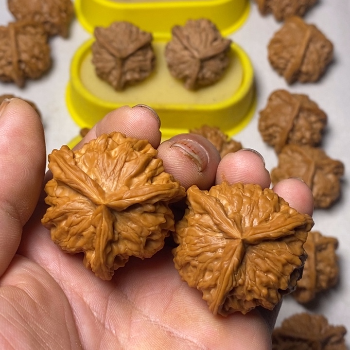 明***天文玩核桃把件盘山三棱微修打底