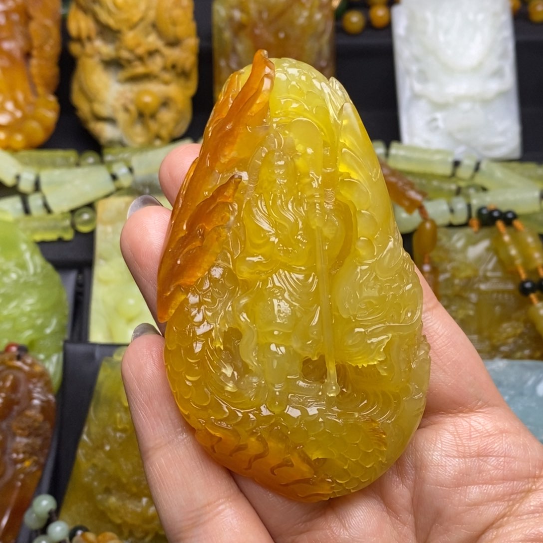 蛇纹石玉颈饰未镶嵌?**水