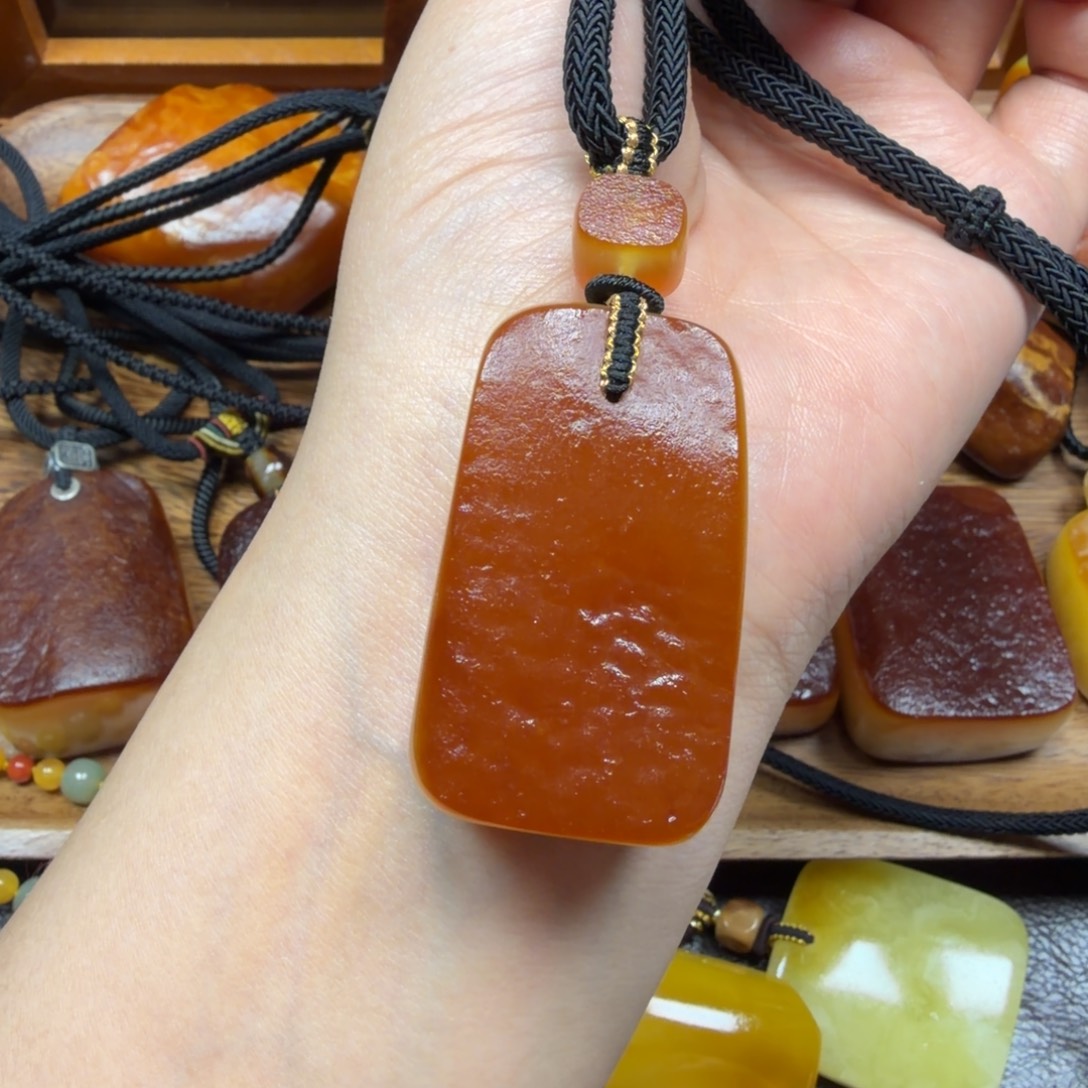 琥珀未镶嵌吊坠(赠链)