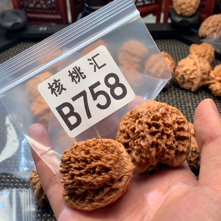文玩核桃吊坠百花山