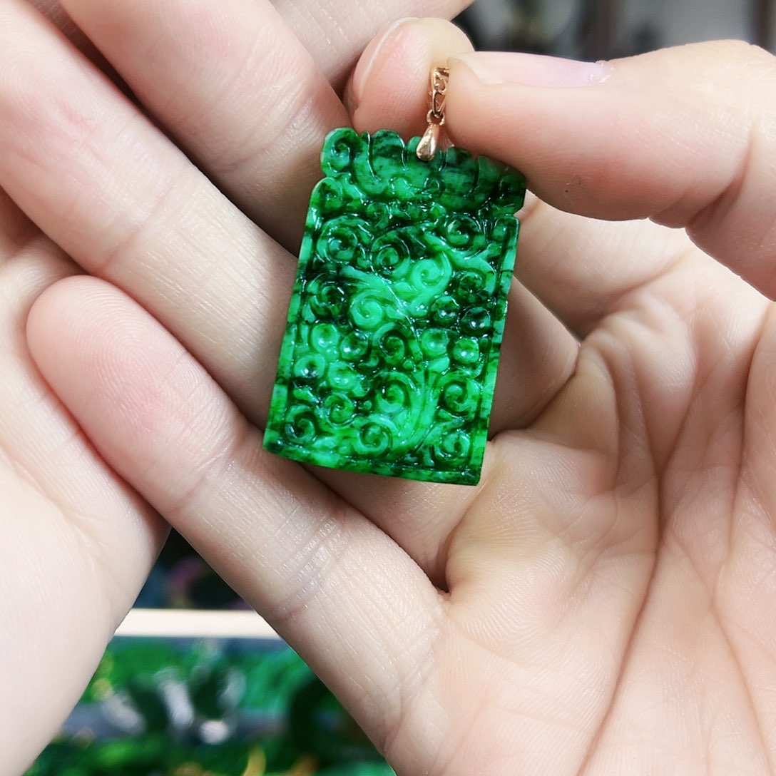 翡翠颈饰18K金镶嵌吊坠