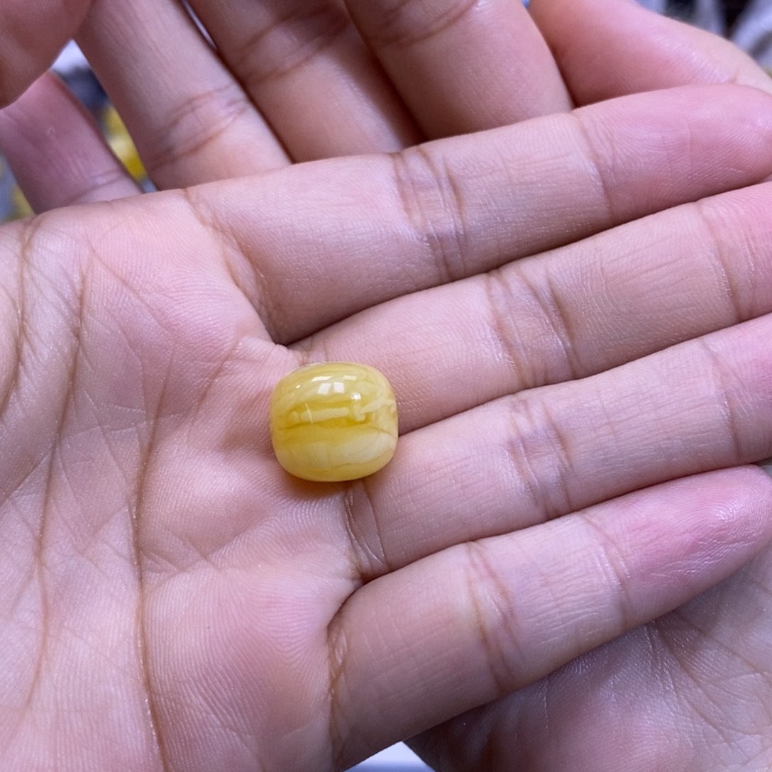 琥珀未镶嵌珠宝奇石13.6