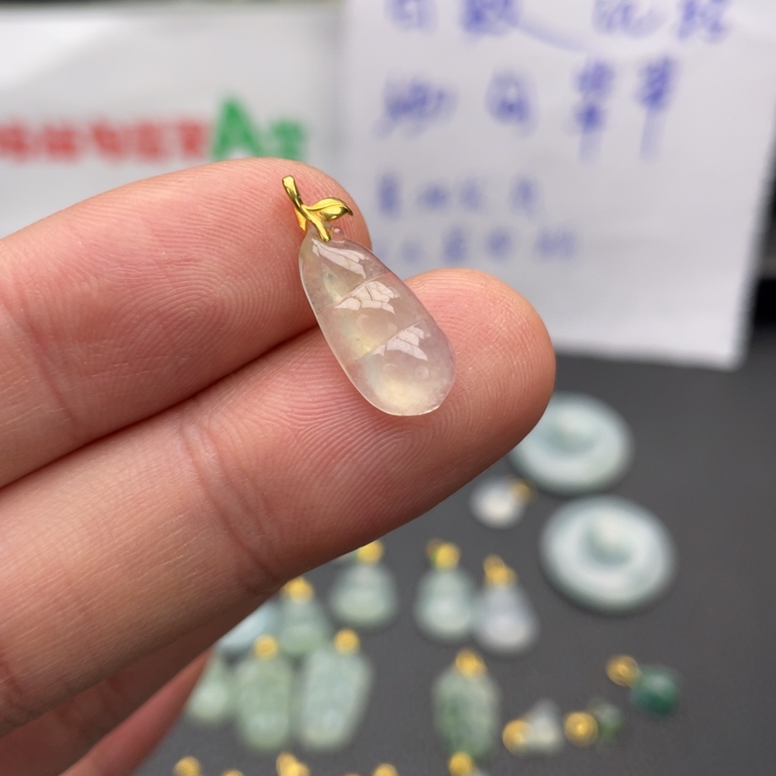 翡翠吊坠(不含链)18K金镶嵌