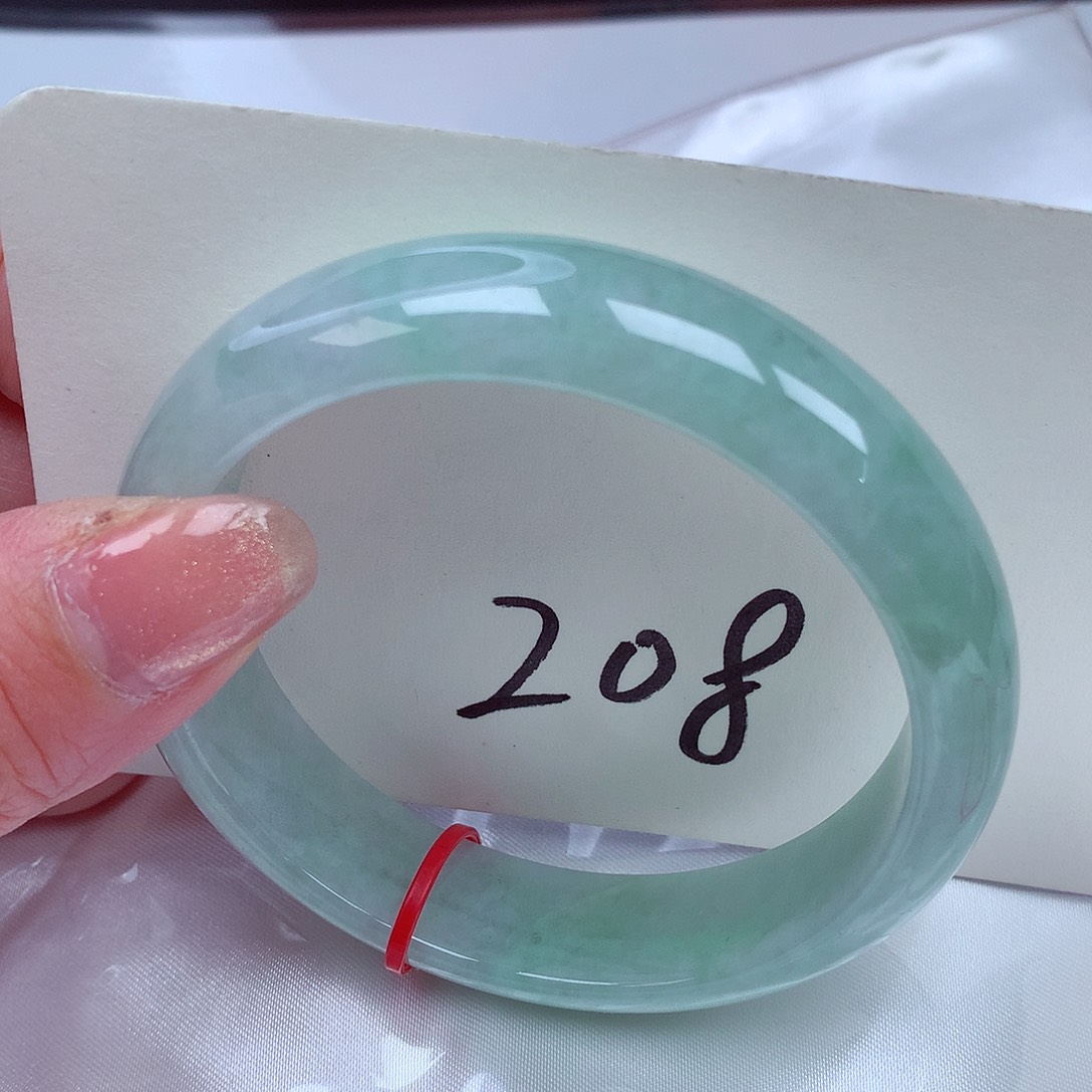 翡翠手镯未镶嵌翡翠