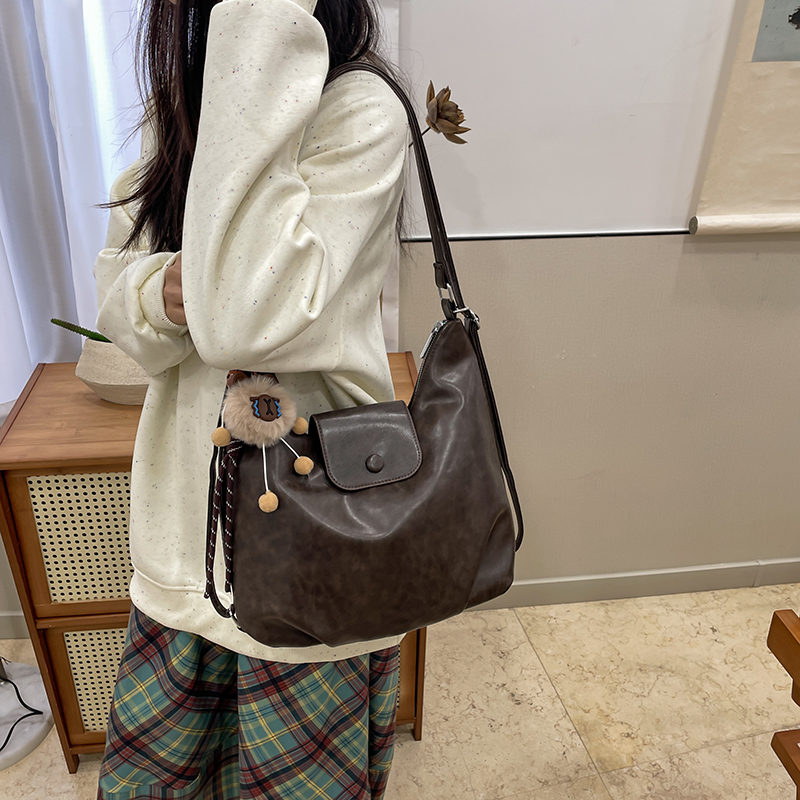 【带挂件】新年包包女生清新复古质感休闲百搭单肩斜挎双肩通勤学生