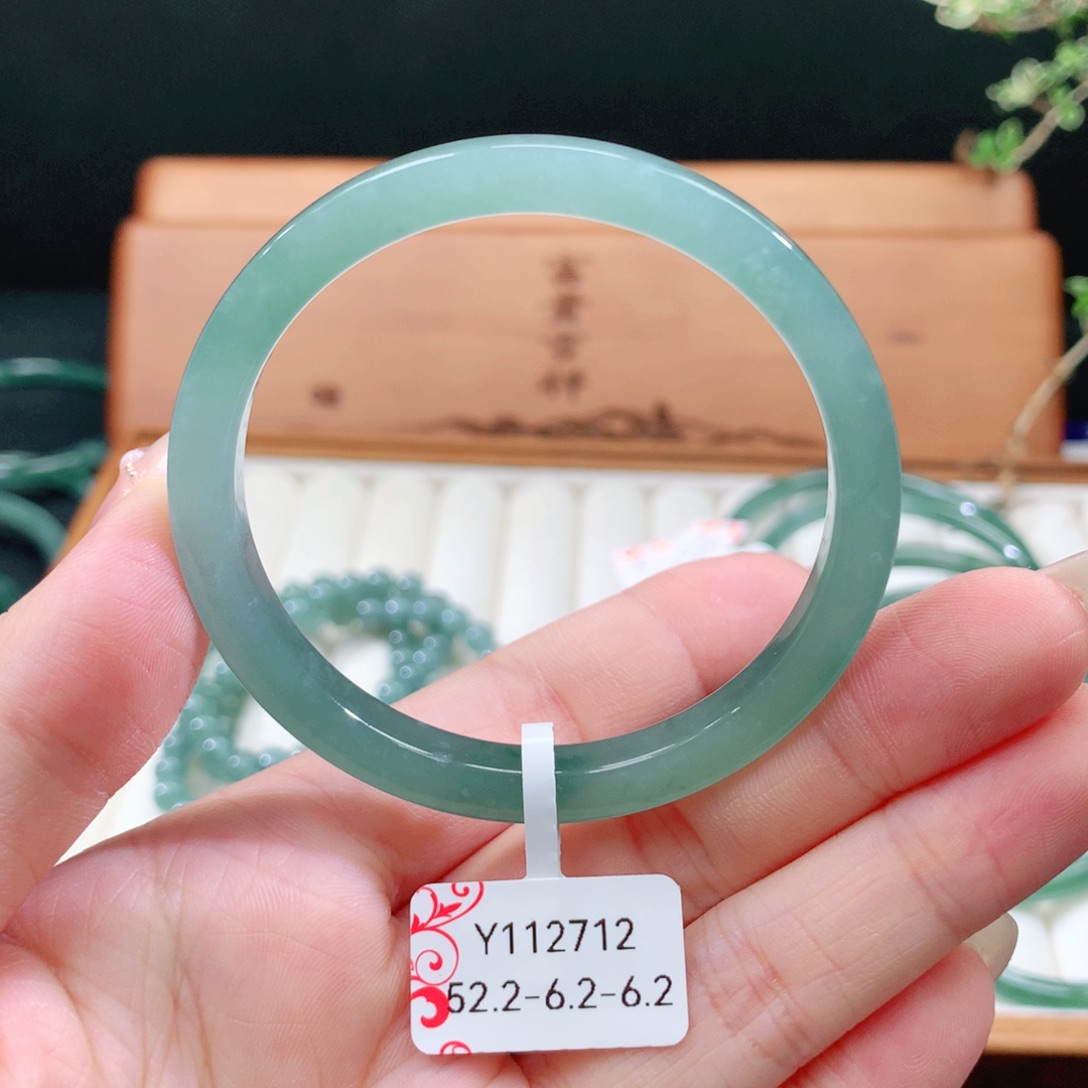 翡翠手镯未镶嵌天然