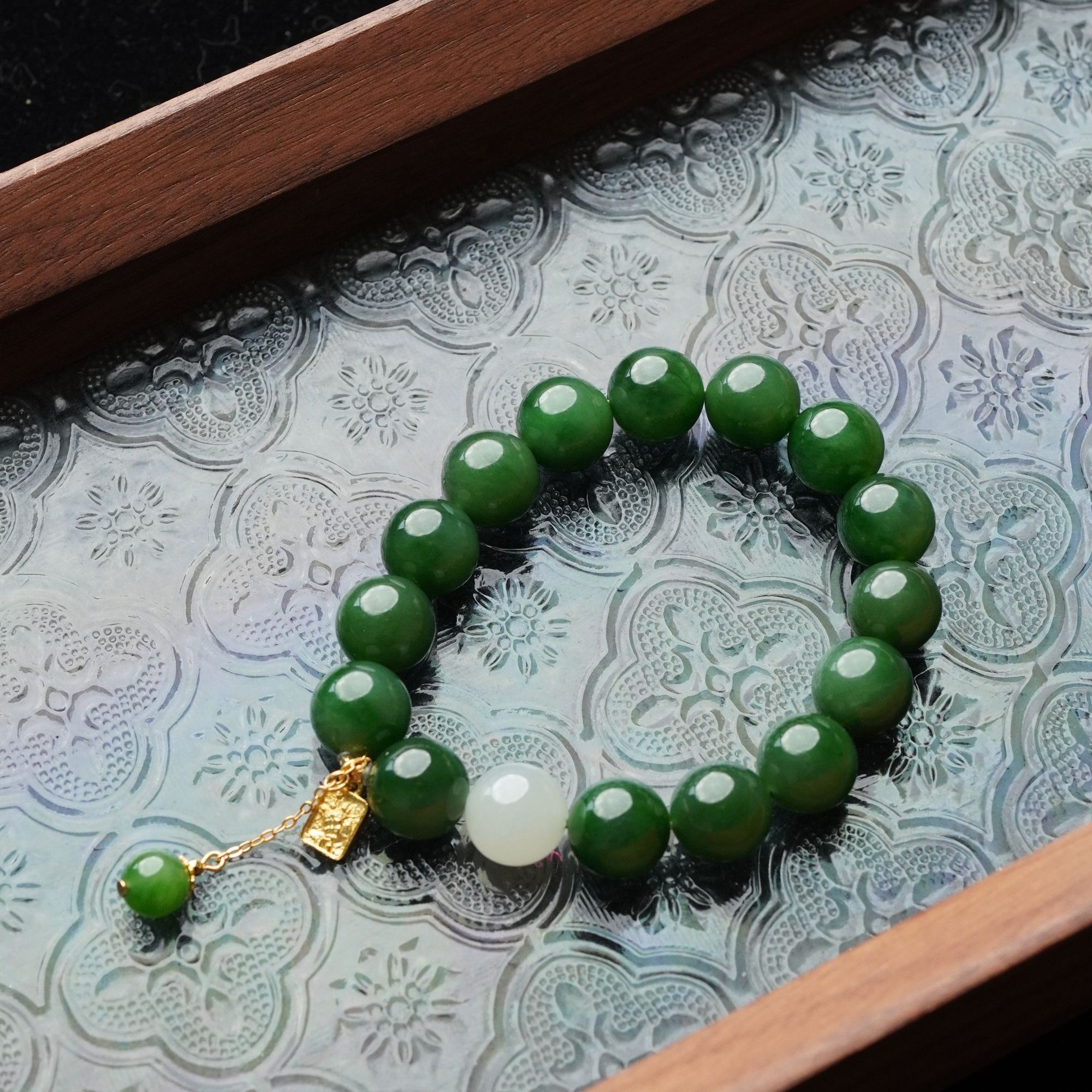 起风了 天然辣阳绿和田玉11-12mm单圈手串