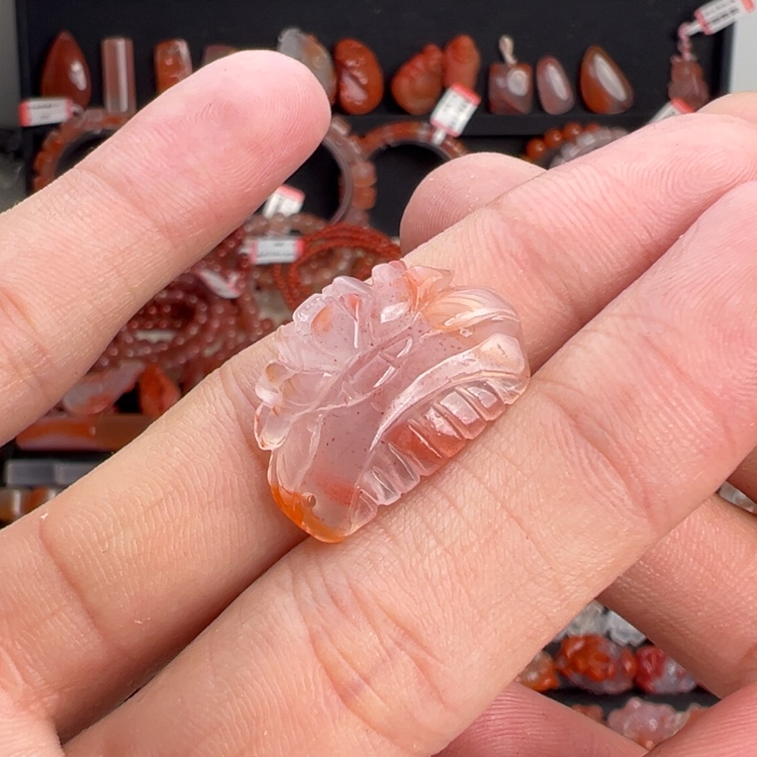 南红玛瑙未镶嵌颈饰梳子