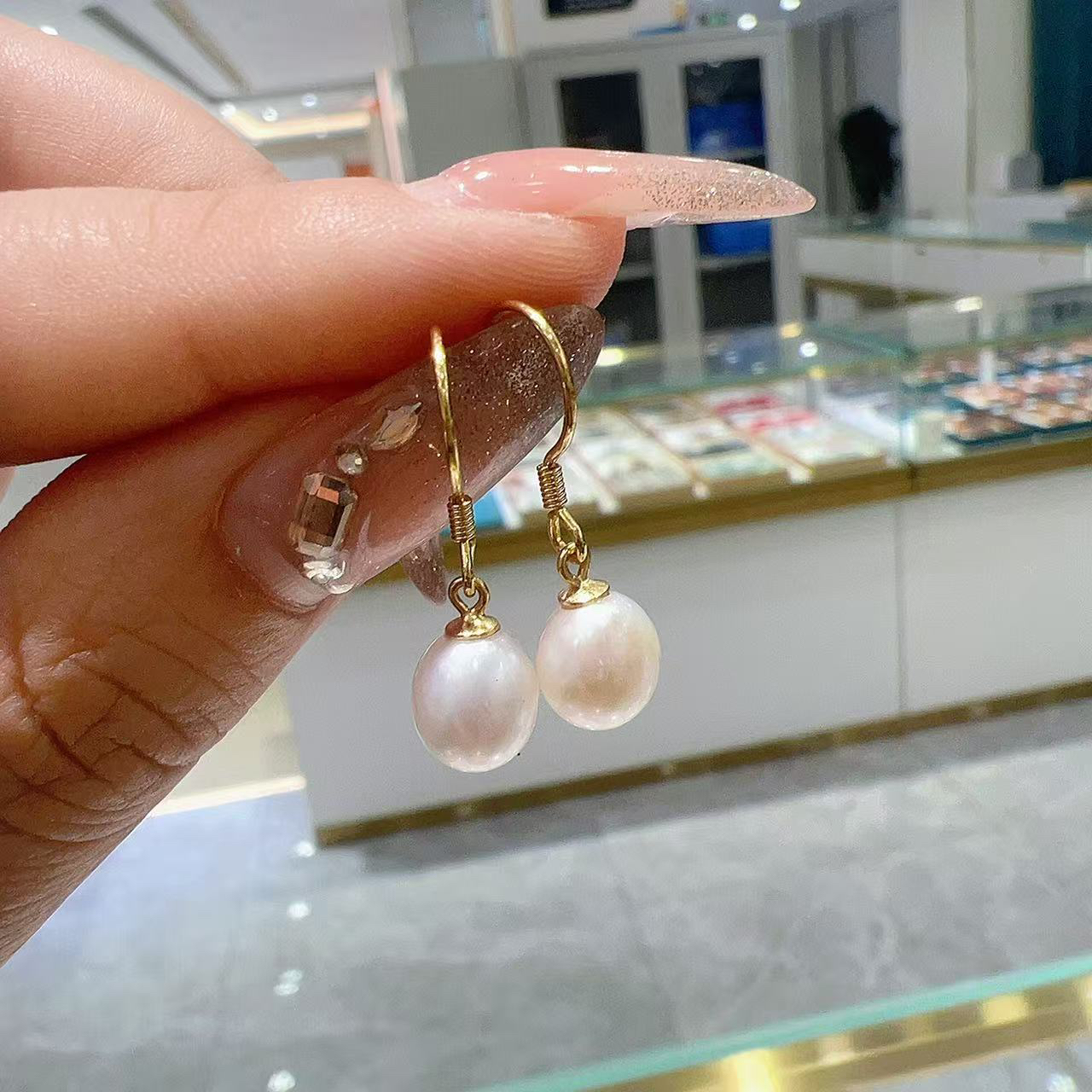 2311240541 HLW  珍珠s925简洁款耳钩 （多样性发其一）