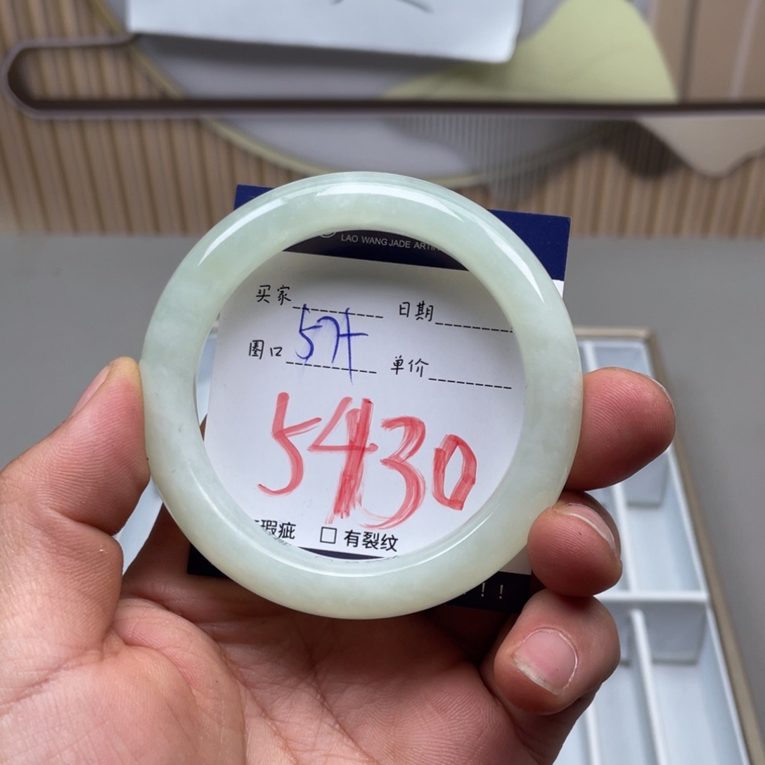 岫玉手镯手镯未镶嵌