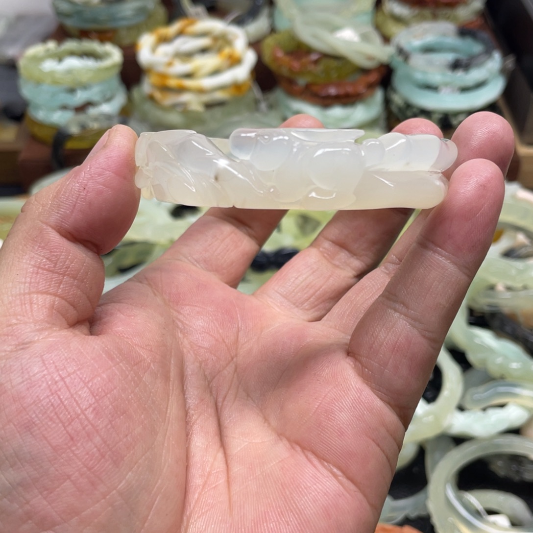 蛇纹石玉未镶嵌手镯