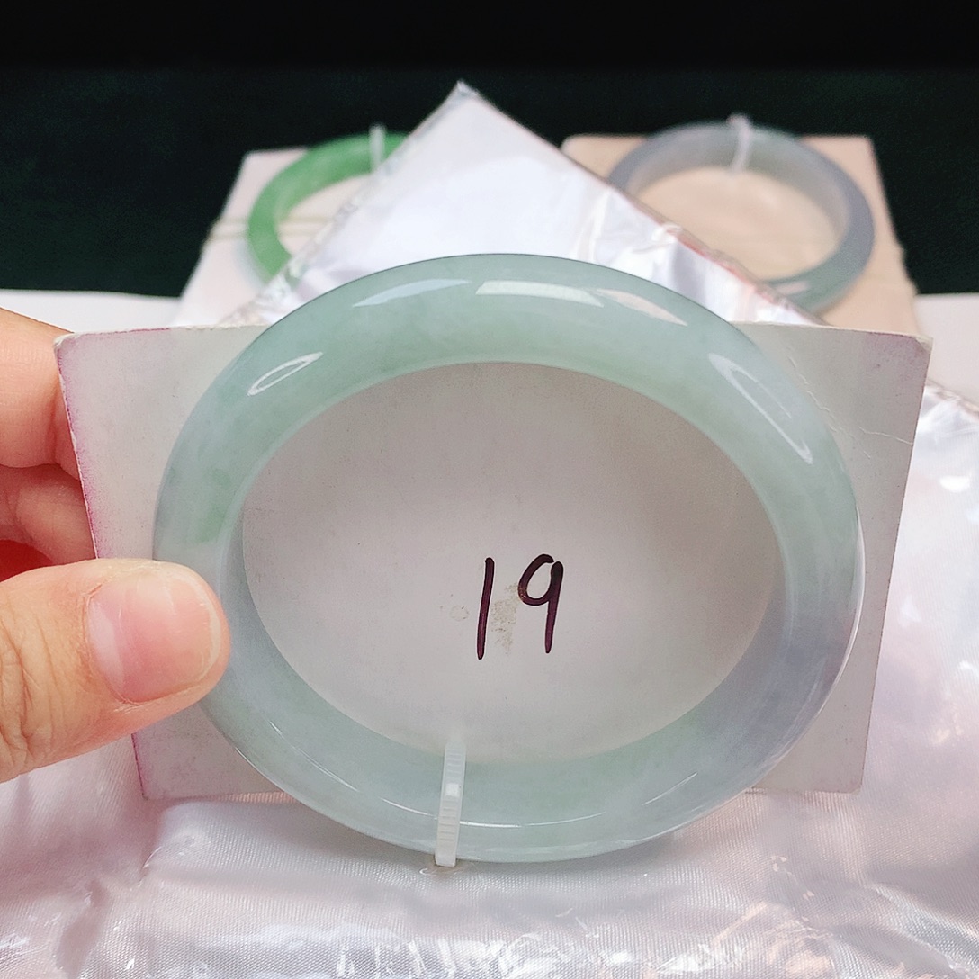 翡翠未镶嵌手镯正圈60