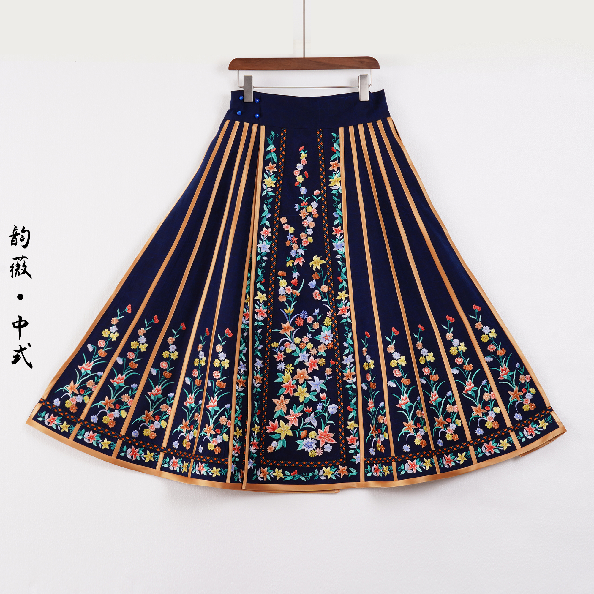 26片长裙薄款半身裙长款刺绣重工女装中国风马面裙10203