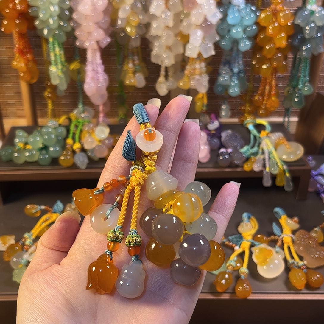 梅***玫玛瑙/玉髓未镶嵌车挂福利款钥匙扣