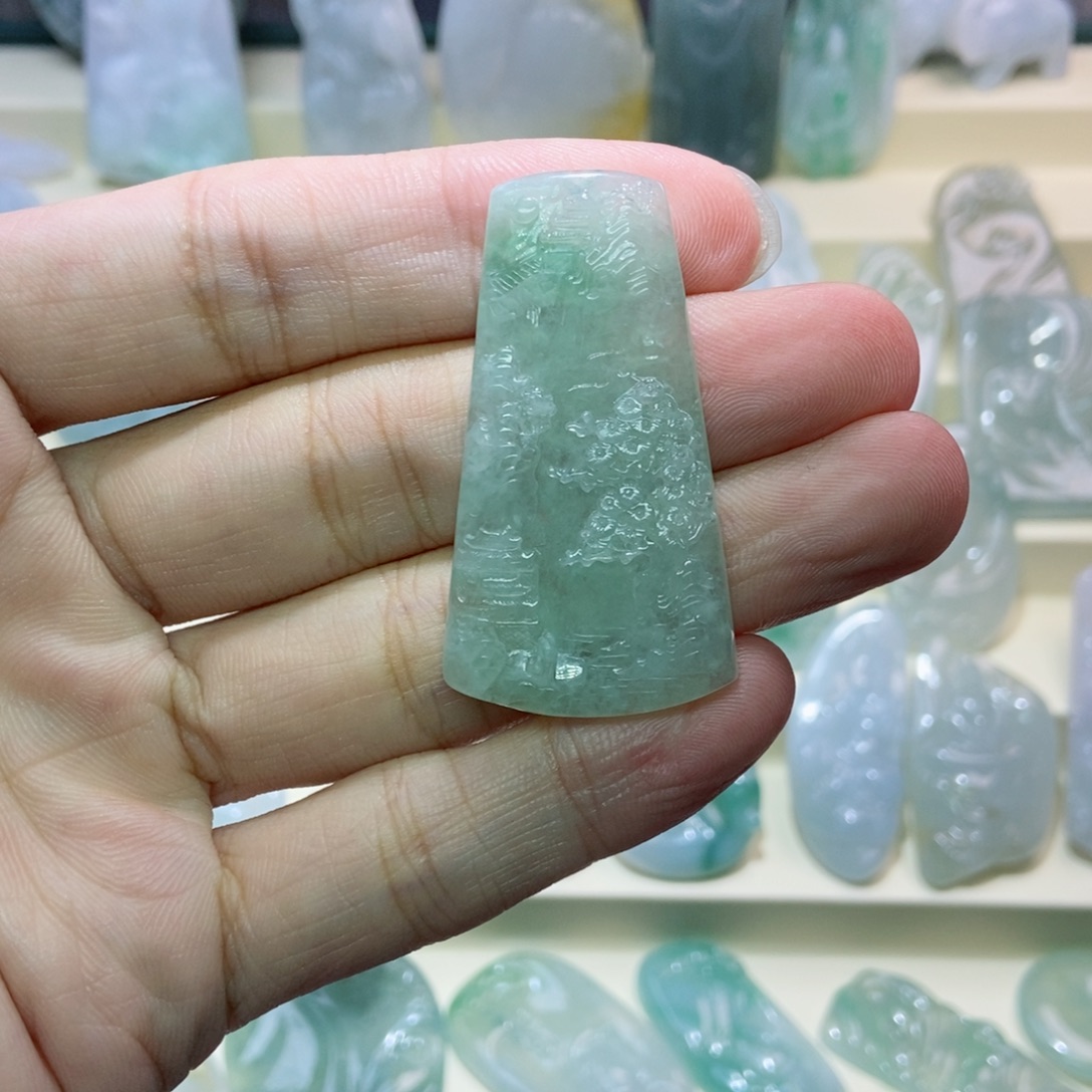 翡翠未镶嵌颈饰山水牌