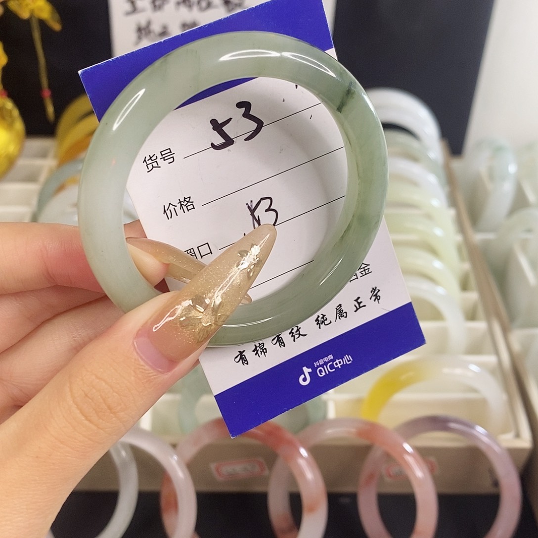 未镶嵌手镯石英质玉