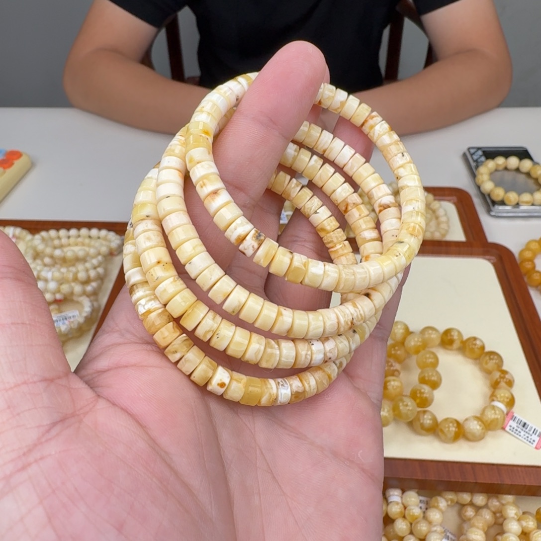 琥珀未镶嵌手链多样性发其一