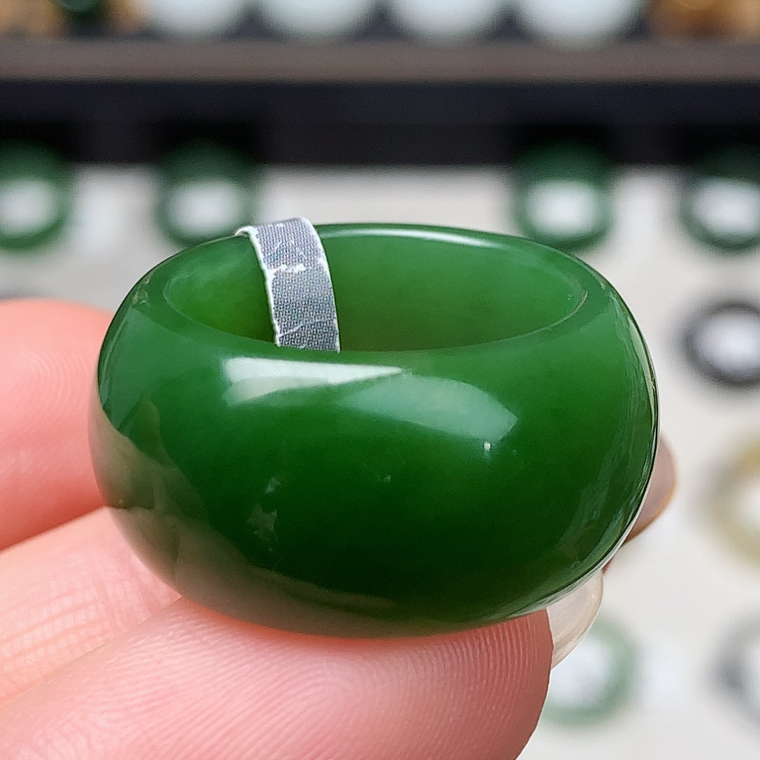 未镶嵌戒指和田玉