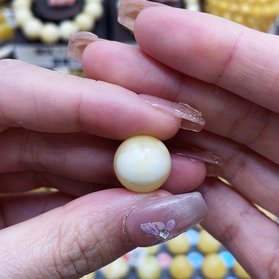 琥珀珠宝奇石未镶嵌14.3mm微瑕皮色水线