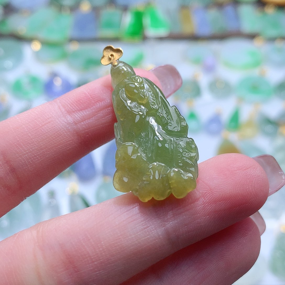 翡翠颈饰未镶嵌轻*翡翠