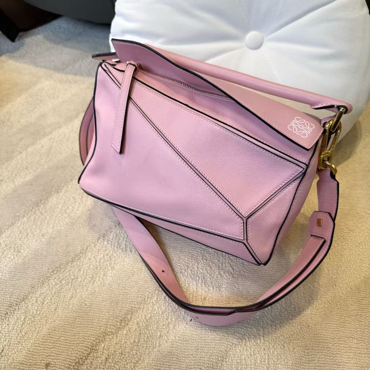 99新 LOEWE/罗意威 puzzle樱花粉小号包包 11789275